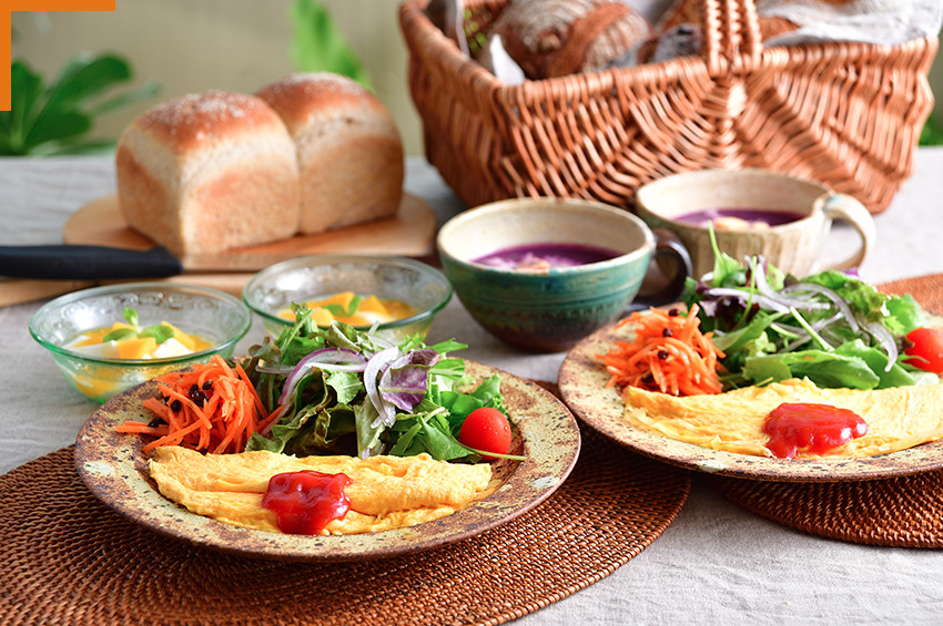 自家菜園のお野菜とやんばるの旬の食材を使った 健康的なお食事をご提供しております。